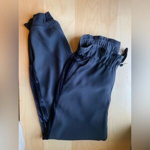 Lululemon on the fly black joggers